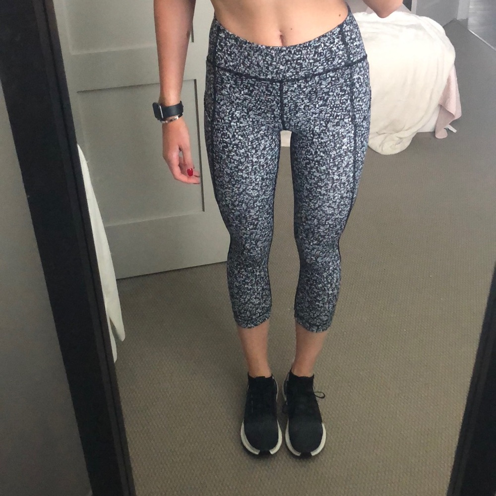 Lululemon Capri leggings size 6 EUC